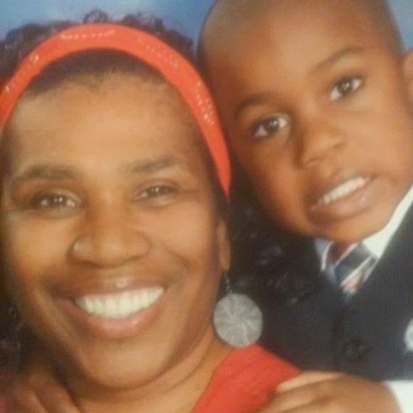 Profile Picture of Portia Thompson (@portiathompson0) on Poshmark