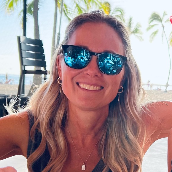 Profile Picture of Marcy Hoppes (@mjhoppes) on Poshmark