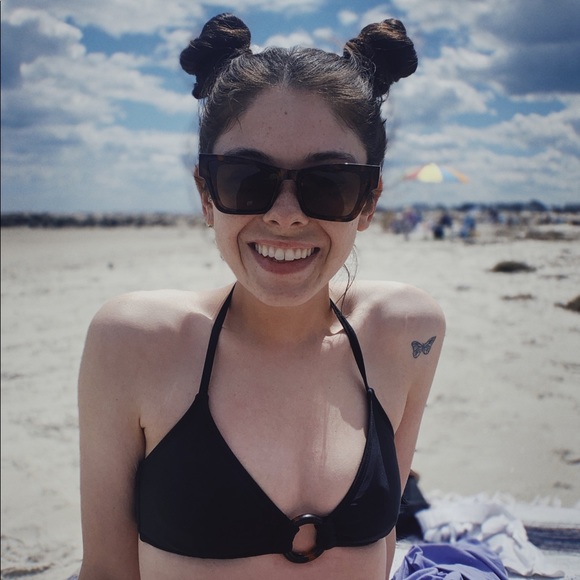 Profile Picture of Shannon Scully (@shan1107) on Poshmark