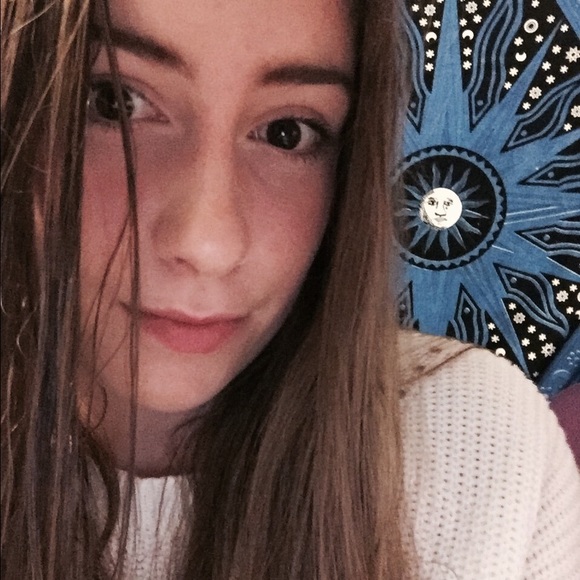 Sydney Drager - Poshmark Profile Picture of Sydney Drager (@syddrager) on Poshmark