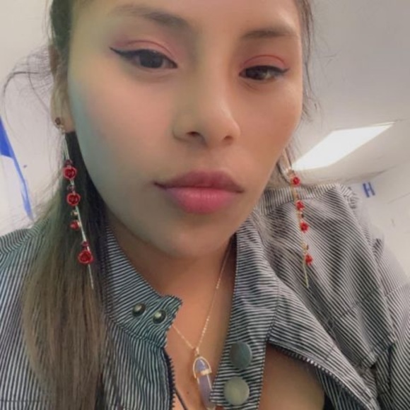 Profile Picture of Perez Amelia (@perez_amelia) on Poshmark