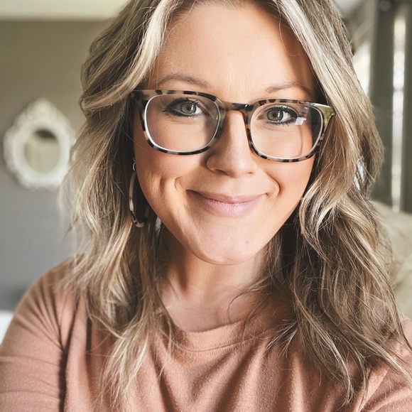 Profile Picture of Rachel Stanfield (@rachelstanfield) on Poshmark