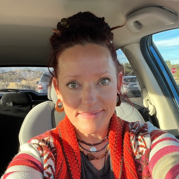 Profile Picture of Aj Mckenzie (@2ndhandvibe) on Poshmark