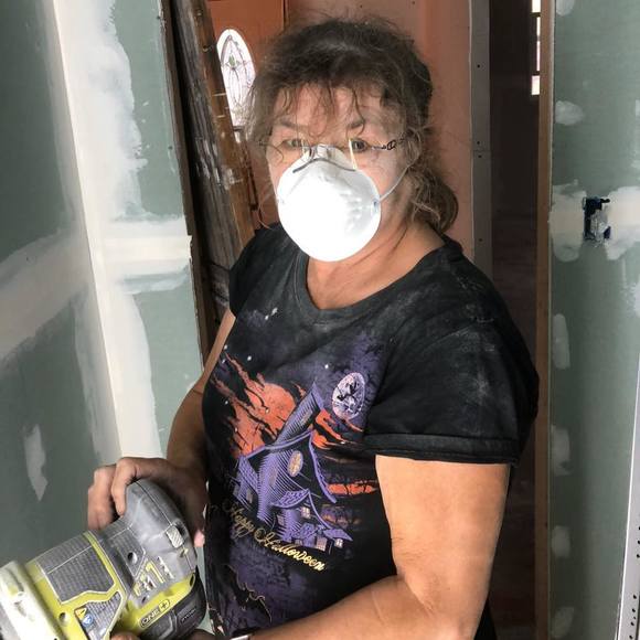 Profile Picture of Dee Schimmoller (@deeschimmoller) on Poshmark