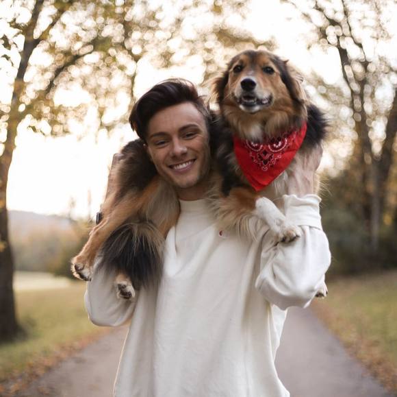 Profile Picture of Dillon Arnold (@dilloncarnold) on Poshmark