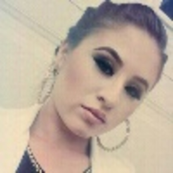 Profile Picture of Cheyanne Zeeb (@bcchyy) on Poshmark