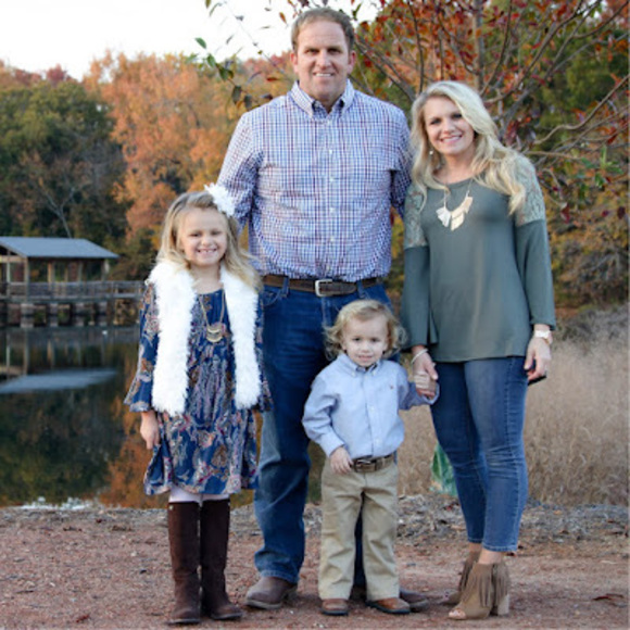 Profile Picture of Shannon Page (@shannonpage297) on Poshmark