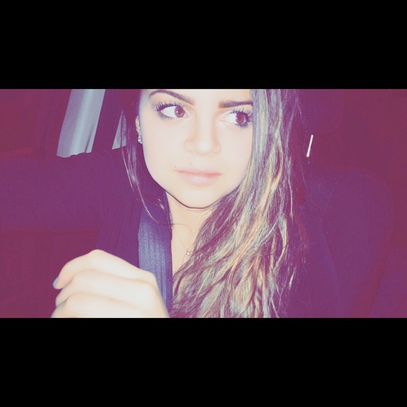 Profile Picture of Julia Wallrich (@juliakwallrich) on Poshmark