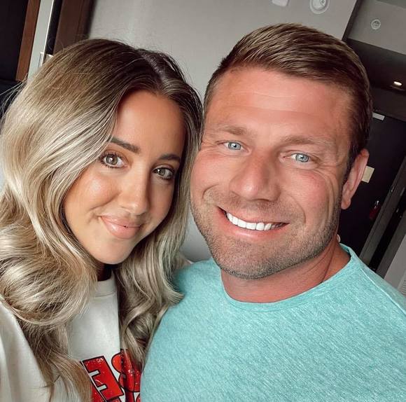 Profile Picture of Joe Rohrman (@joerohrman) on Poshmark