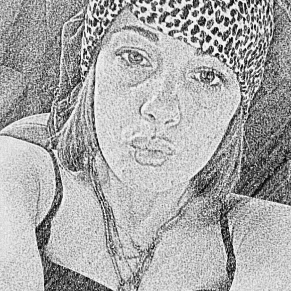 Profile Picture of Alii Stickles (@xandrastacks) on Poshmark