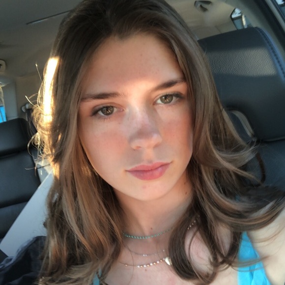 Profile Picture of Meg Sullivan (@megan0402001) on Poshmark