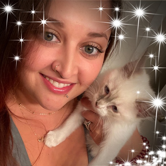 Profile Picture of Sara Gauthier (@sgauthier7) on Poshmark