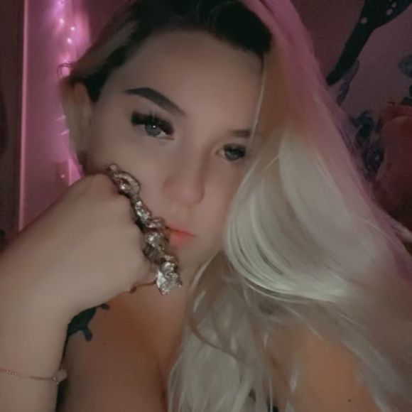 Profile Picture of Jamie Lauver (@jamie__96) on Poshmark