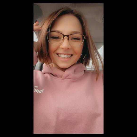 Kyli Hilligoss - Poshmark Profile Picture of Kyli Hilligoss (@kylisue) on Poshmark