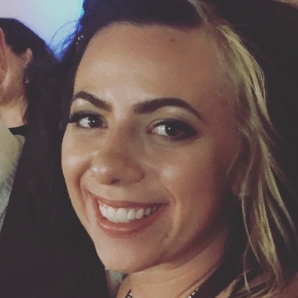 Profile Picture of Shannon Shipe (@shipface) on Poshmark