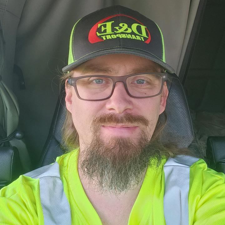 Profile Picture of Cody Applegarth (@flatbeddriver) on Tiktok