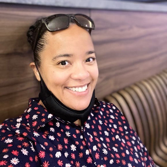 Latoya Burdiss - Poshmark Profile Picture of Latoya Burdiss (@latoyaburdiss) on Poshmark