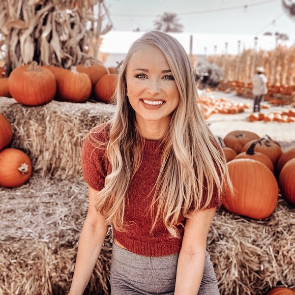 Profile Picture of Mackenzie Mullins (@mackenziemary23) on Poshmark