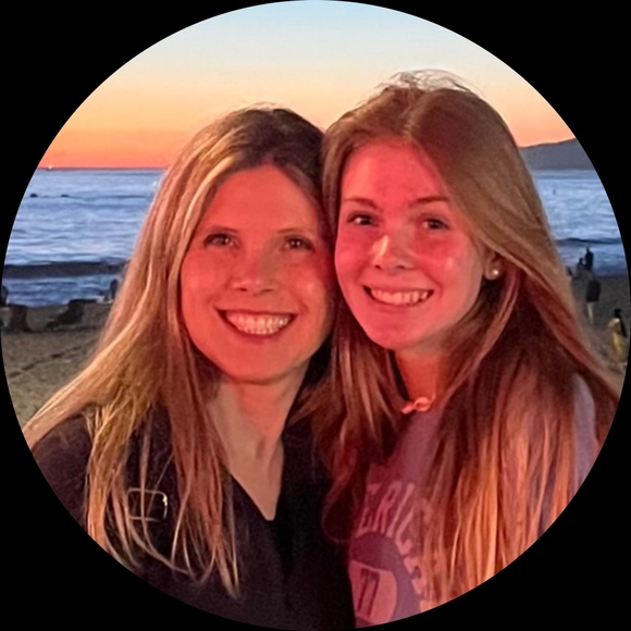 Profile Picture of Emily Estabrooks (@_eestabrooks) on Poshmark