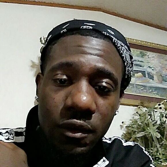 Profile Picture of Mike Moe (@stickmann) on Poshmark