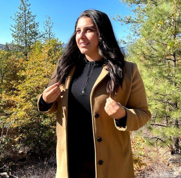 Profile Picture of Roxie Roxie (@foxyroxy1618) on Poshmark