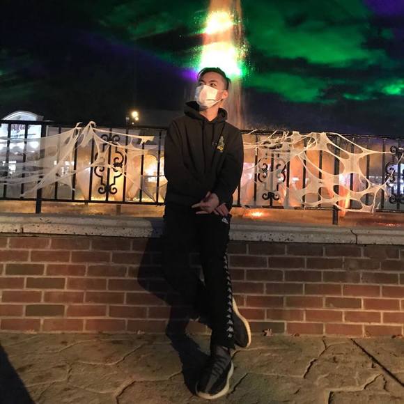 Profile Picture of Bruce Hsu (@chuanwei0701) on Poshmark