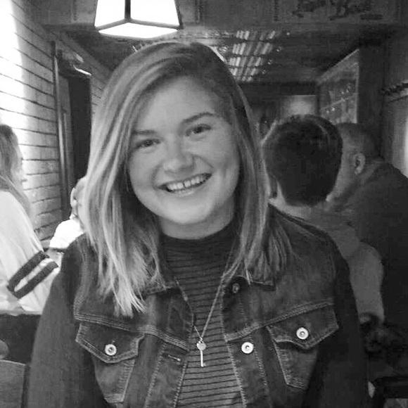 Profile Picture of Teal Johnson (@legallyteal) on Poshmark