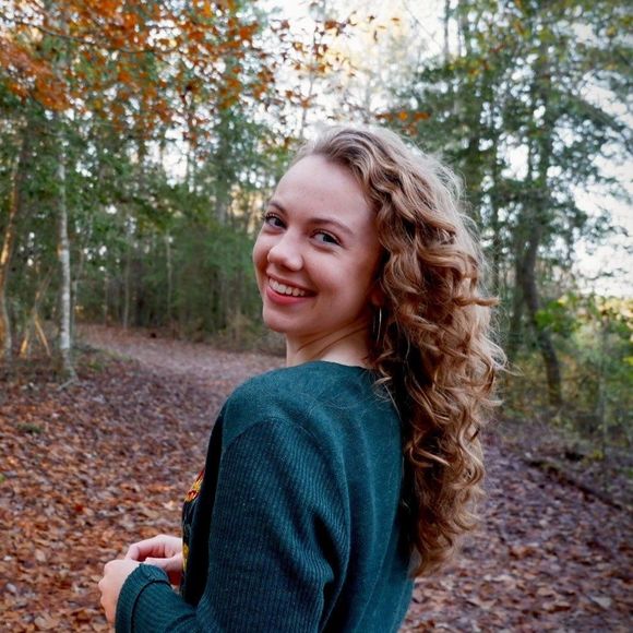 Profile Picture of Julia Rohrer (@juliarohrer) on Poshmark