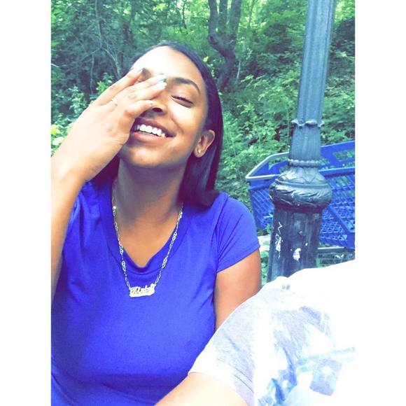 Profile Picture of Crystal Trinidad (@trin_cristal) on Poshmark