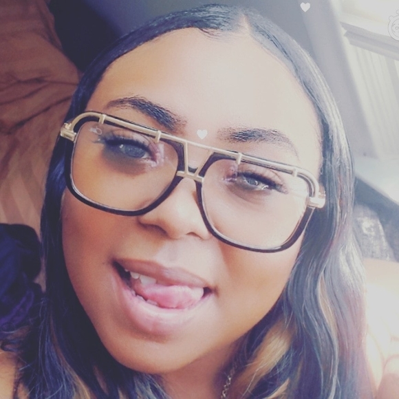 Profile Picture of Troysha Horton (@htroysha) on Poshmark