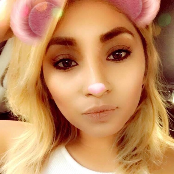 Profile Picture of Bianca Castaneda (@bcastaneda275) on Poshmark