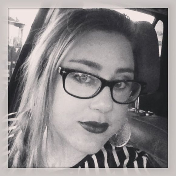 Profile Picture of Janda Bouzakis (@mrsbouzakis) on Poshmark