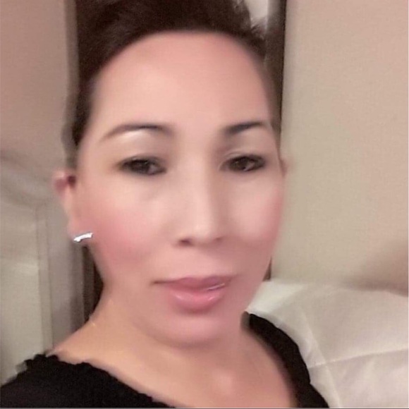 Profile Picture of Kenia Gonzalez (@lorena087764) on Poshmark