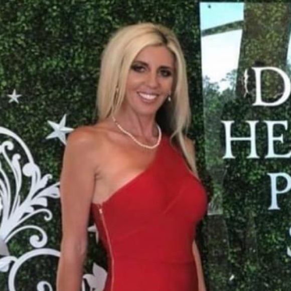 Profile Picture of Jacquelyn Allen (@pittypaws4lifw) on Poshmark