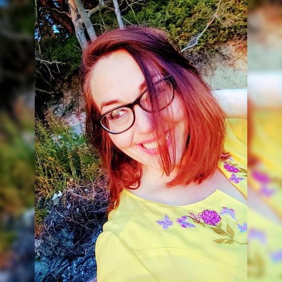 Profile Picture of Raechelle Brady (@raechellebrady) on Poshmark