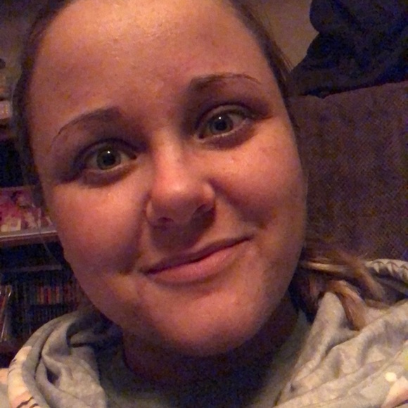 Profile Picture of Maggie Everley (@meverley) on Poshmark