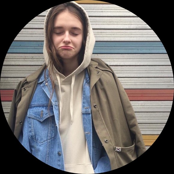 Profile Picture of Maeve Fernando (@maevefernando) on Poshmark