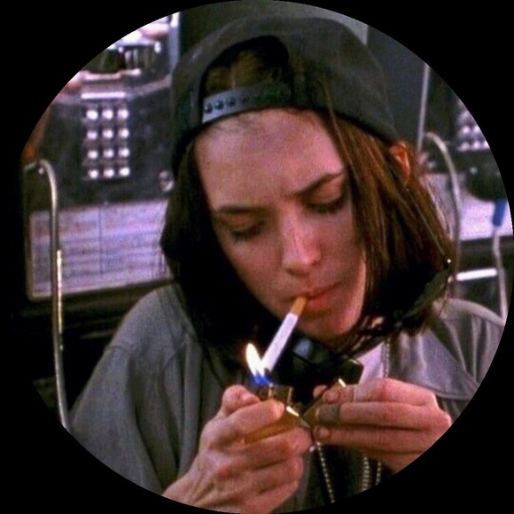 Profile Picture of Bumblebeesg Bumblebeesg (@bumblebee9666) on Poshmark