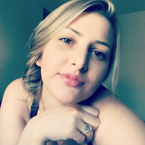 Profile Picture of Nikolina Goreska (@nikolina12) on Poshmark