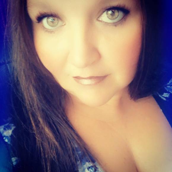 Profile Picture of Nicole Champeau (@nchampeau) on Poshmark