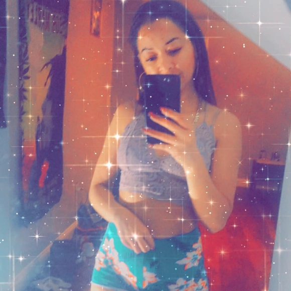 Profile Picture of Severa Centeio (@severacenteio82) on Poshmark