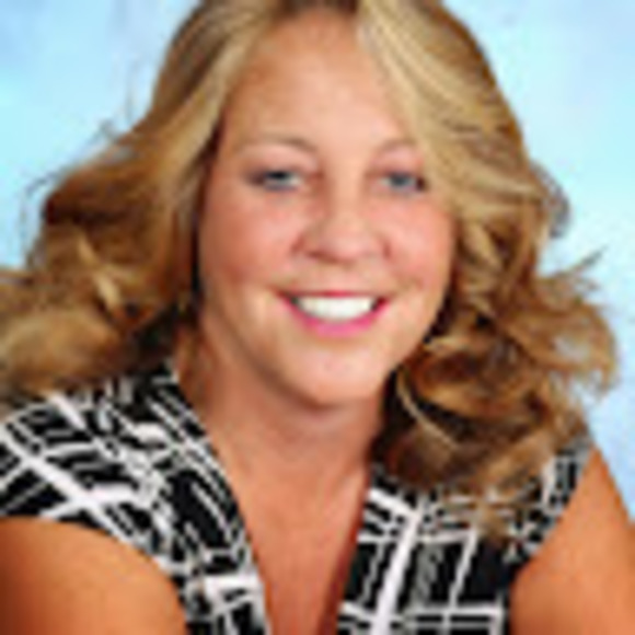 Profile Picture of Laurie Cochran (@lcochranhomes) on Poshmark