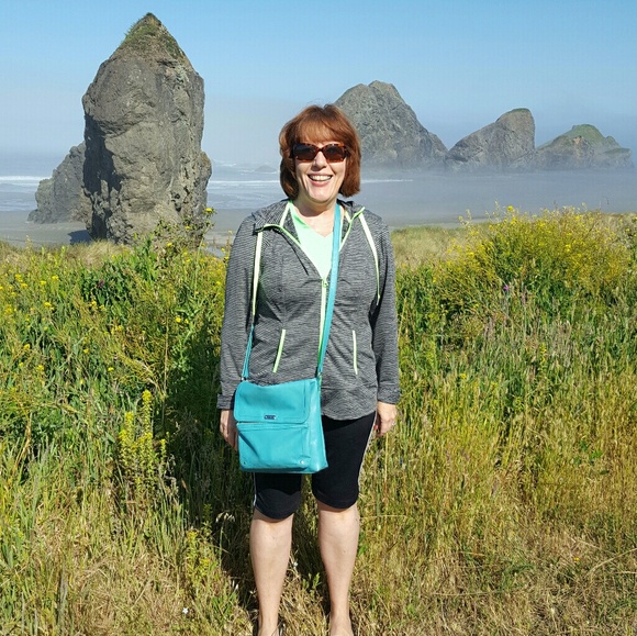 Profile Picture of Donna Lenhoff (@catalinadiva) on Poshmark
