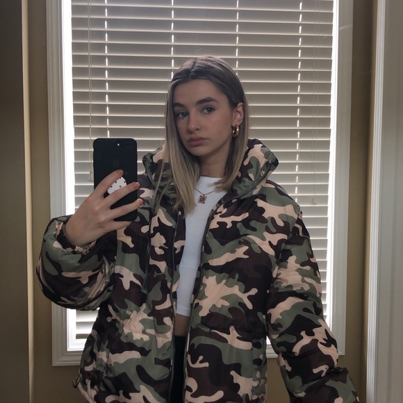 Profile Picture of Irena Berishaj (@iberis073) on Poshmark