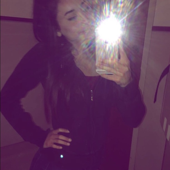 Profile Picture of Sofia Mcfadden (@captainsof) on Poshmark