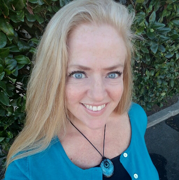 Profile Picture of Kalena Mittelman (@kalrnaan) on Poshmark