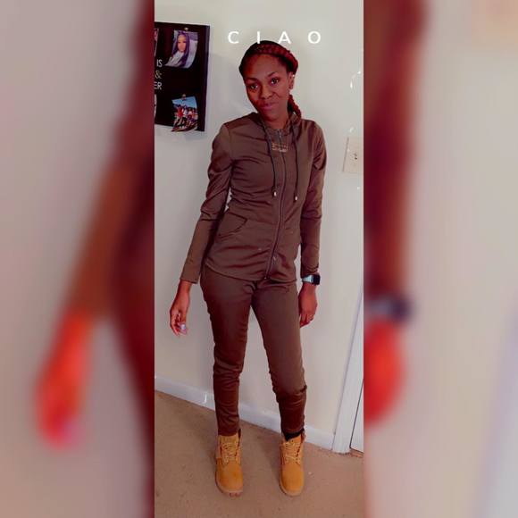 Profile Picture of Ternissia Reames (@angryichyicc) on Poshmark