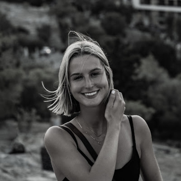 Profile Picture of Bridget Sandbothe (@bksandbothe) on Poshmark