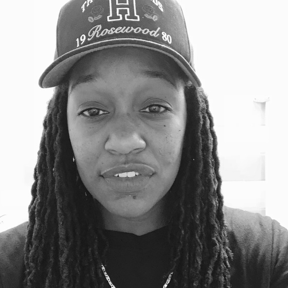 Profile Picture of Devin London (@devolondo) on Poshmark