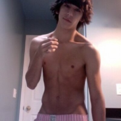 Profile Picture of Brandon Slater (@BrandonXSlater) on Twitter